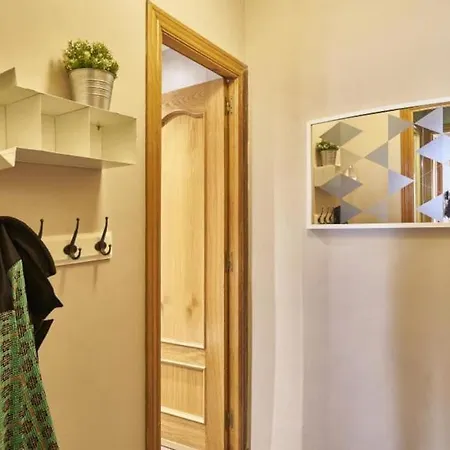 Lejlighed Bebarceloner Sants Apartments- 3 Bedroom Barcelona